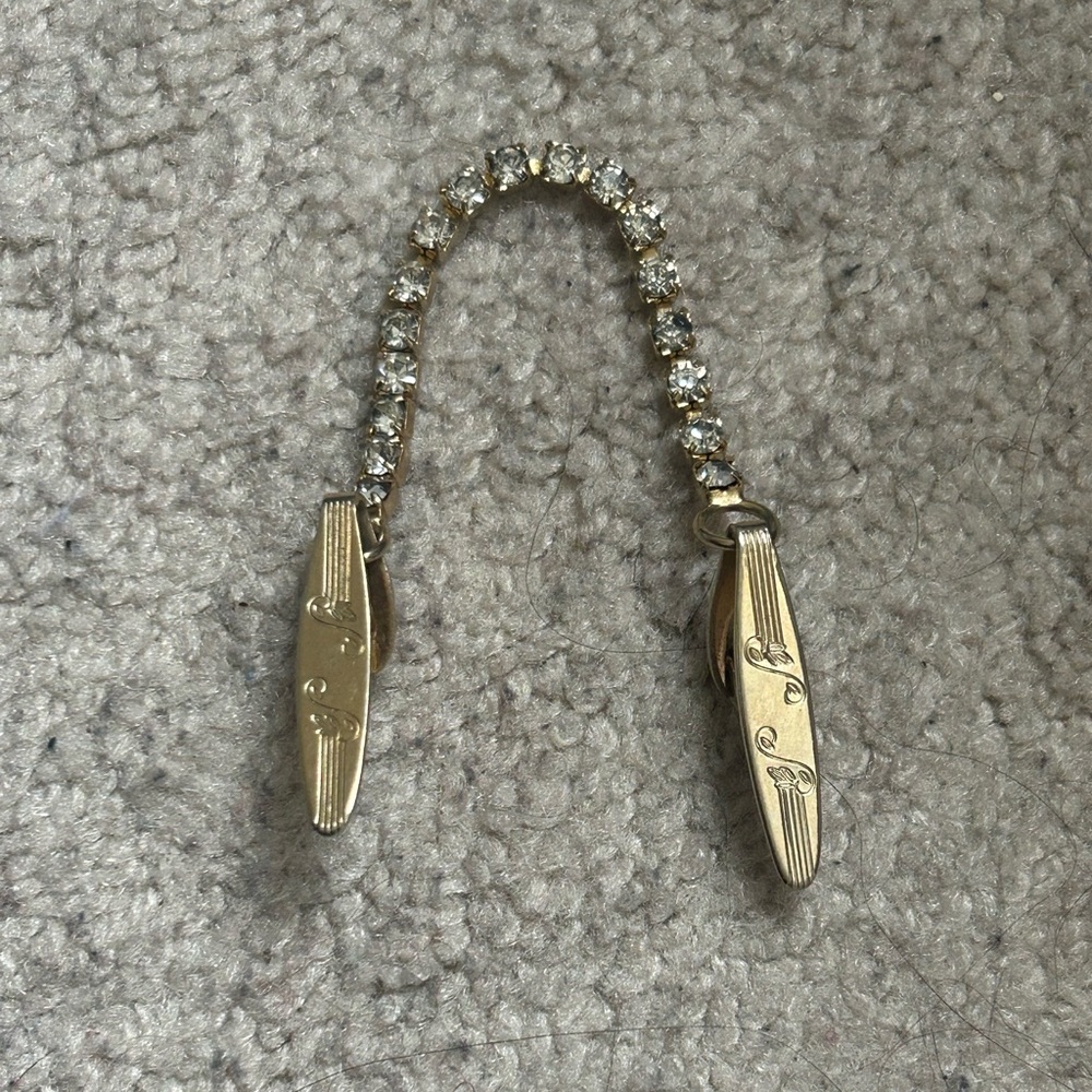 Vintage Gold Tone and Crystal Rhinestones Sweater Clip MCM - Picture 1 of 9